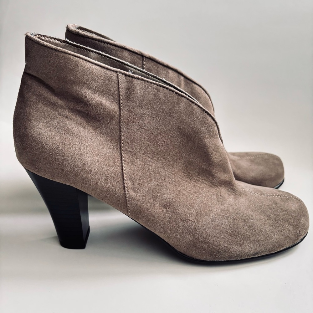Aerosoles Winterstrole Slip On Split Shaft Ankle Bootie Gray Shoe Size 8